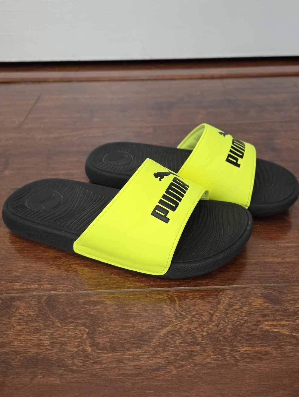 PUMA Kids Cool Cat 2.0 Neon Yellow and Black Slide Sandals Size 13c Casual Beach